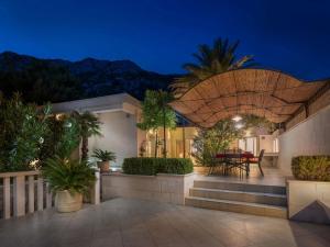 Nice apartment in Gradac