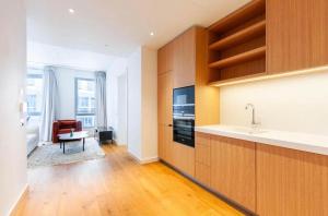 Spacious 2 bed 2 bath Battersea Powerstation Apartment