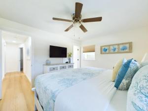 Island Oasis with Heated Pool Private Tiki Bar!