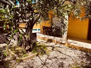 Spacieuse Maison de Vacance Villa Les Lavandins - Cazedarnes