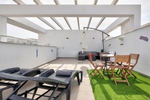 Estepona terrace, parking & pool Apartment