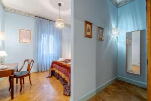 Torino Old Fashion Apartment with Balcony