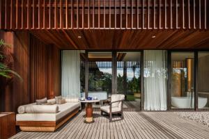 Suite Hạng Tổng thống Nhìn ra Biển (Presidential Suite with Ocean View)