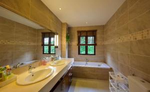 4 rooms Luxury Thai style pool villa