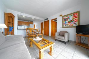 Two-Bedroom Apartment room in Beverly Hills