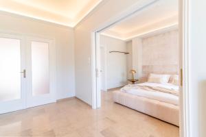 3 Level Acropolis Penthouse with Roof Garden Oasis