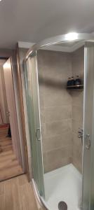 Floating Studio - 8 Walk to Seaside in SKG