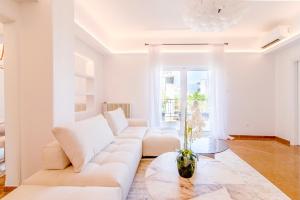 3 Level Acropolis Penthouse with Roof Garden Oasis