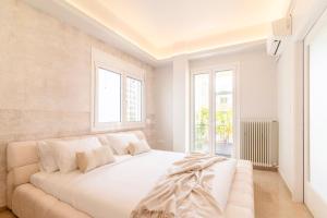 3 Level Acropolis Penthouse with Roof Garden Oasis