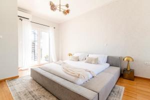 3 Level Acropolis Penthouse with Roof Garden Oasis