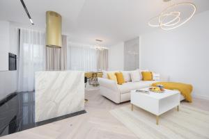 LUX Grzybowska Apartments with Parking by Renters Prestige