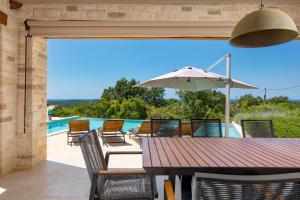 Villa Plava with Panoramic Seaview and big pool