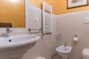 Basic Single Room with Shared Bathroom room in Casacenti