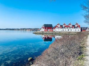 Luxury Holiday Home With Sea View