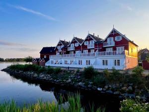 Luxury Holiday Home With Sea View