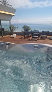 Lux- Apartment at Marina baie des Anges - with Panoramic Sea View