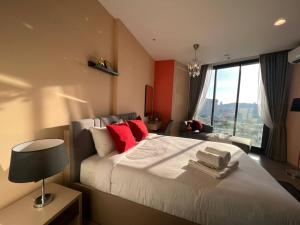 Downtown Chic Condo Rooftop Pool #ES20712