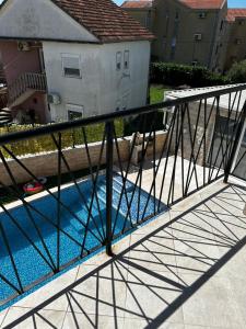 Apart-pool Tivat