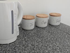 Bayley 1 - Walk to city from 2 bedroom apartment with city and mountain views