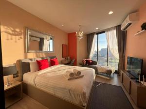 Downtown Chic Condo Rooftop Pool #ES20812