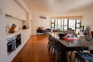 Large Executive 3 bedroom - Fyshwick