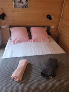Sejours chez l'habitant Loue chalet de 11m2 : photos des chambres