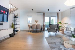 Rooftop Holiday House