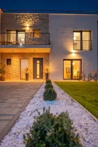 Rooftop Holiday House - Ražine