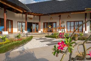 Villa Linggah Longgah, Bali - Spectacular Clifftop Elegance!