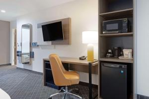 Quadruple Room with Two Queen Beds - Disability Access/Non Smoking/Interior Corridor room in Comfort Inn & Suites Mountain Grove US-60