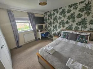 Lovely 5-bed home with free parking and garden - West Wickham