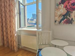 City heart, bright, loft view, free parking