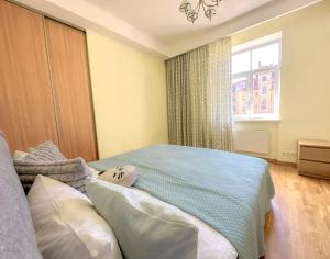 City heart, bright, loft view, free parking