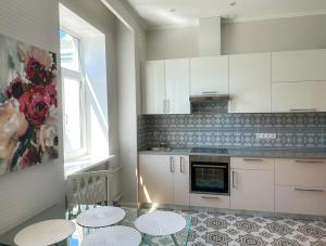 City heart, bright, loft view, free parking