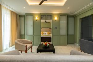 Saravana Grand Suites - A Unit of Saravana Bhavan Veg Tables Kochi