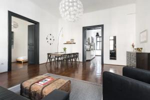 Kertesz 22 - 3 Bedrooms and Living with 2 Baths