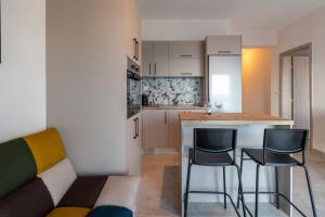 Sandra Seaview Suites