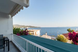 Sandra Seaview Suites