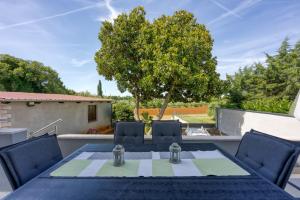 Four-Bedroom Apartment Magnolija