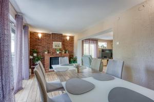 Four-Bedroom Apartment Magnolija