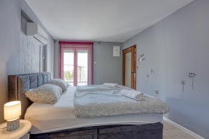 Four-Bedroom Apartment Magnolija