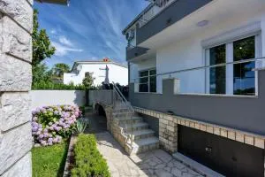 Four-Bedroom Apartment Magnolija - Pribetici