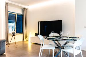 WHITE ROMA - elegant and comfortable