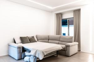 WHITE ROMA - elegant and comfortable