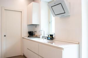 WHITE ROMA - elegant and comfortable