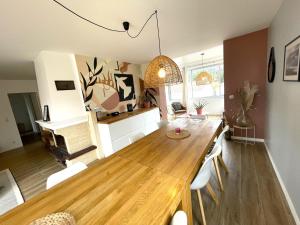 Jolie villa dans les pins avec piscine chauffée et wifi