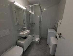 Modern 1 Bedroom Apartment with Balcony & Parking CFAlcea