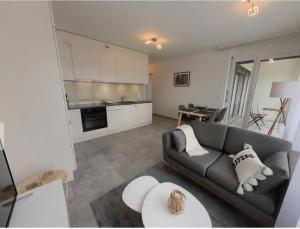 Modern 1 Bedroom Apartment with Balcony & Parking CFAlcea