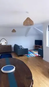 Mick's Place - Arless