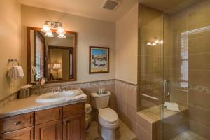 Great Bear Lodge 306 by East West Hospitality